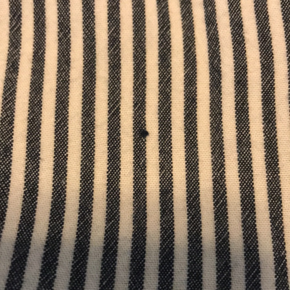 Universal Thread - Size L - Picture 3 of 5